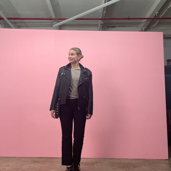 Meet your Posher, Lauren - Picture 2 of 4